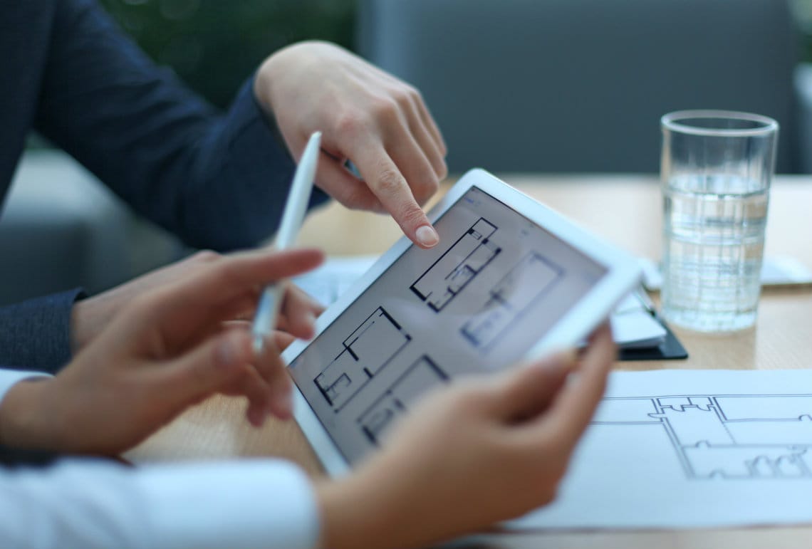 Investidores estrangeiros: por que eles procuram imóveis no Brasil?