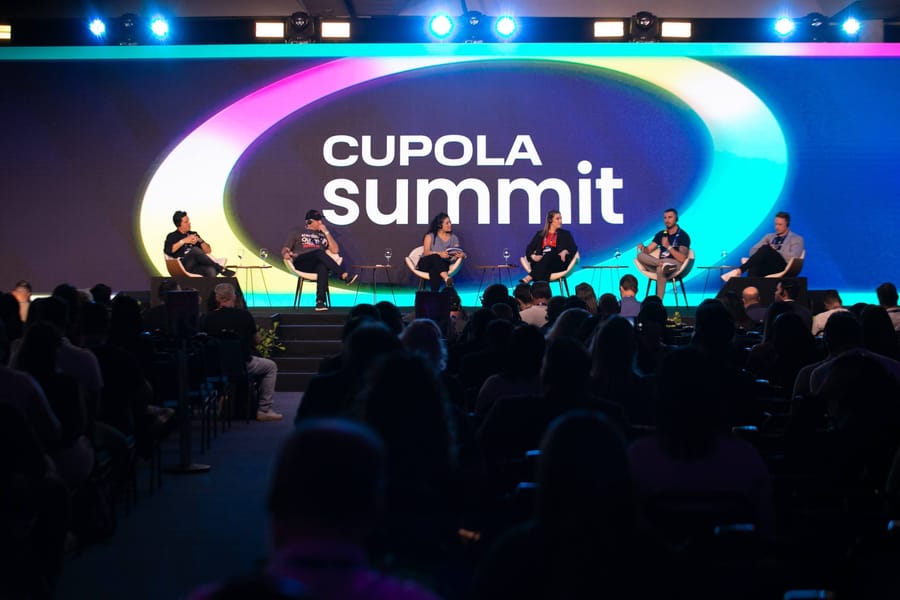 Você não imagina o que aconteceu quando centenas de pessoas vestiram a camisa da Kenlo no CUPOLA Summit